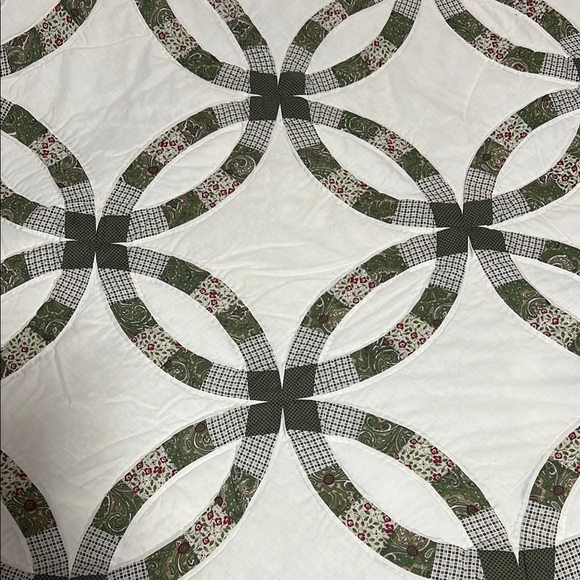 Contemporary Green and White Quilt with Geometric Design - Picture 4 of 5